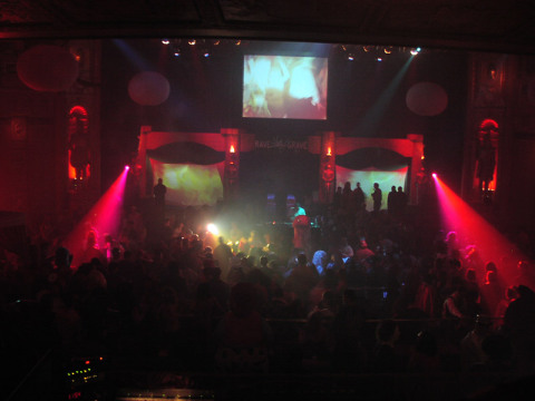 Foto da festa que a gente foi, Rave from the Grave