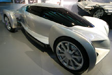 O AUTOnomy foi o primeiro conceito da GM de célula de combustível - funciona com hidrogênio e eletricidade, e deu origem ao Sequel, apresentado esse ano