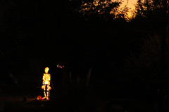 Esqueleto iluminado na casa de um vizinho no Halloween 2012