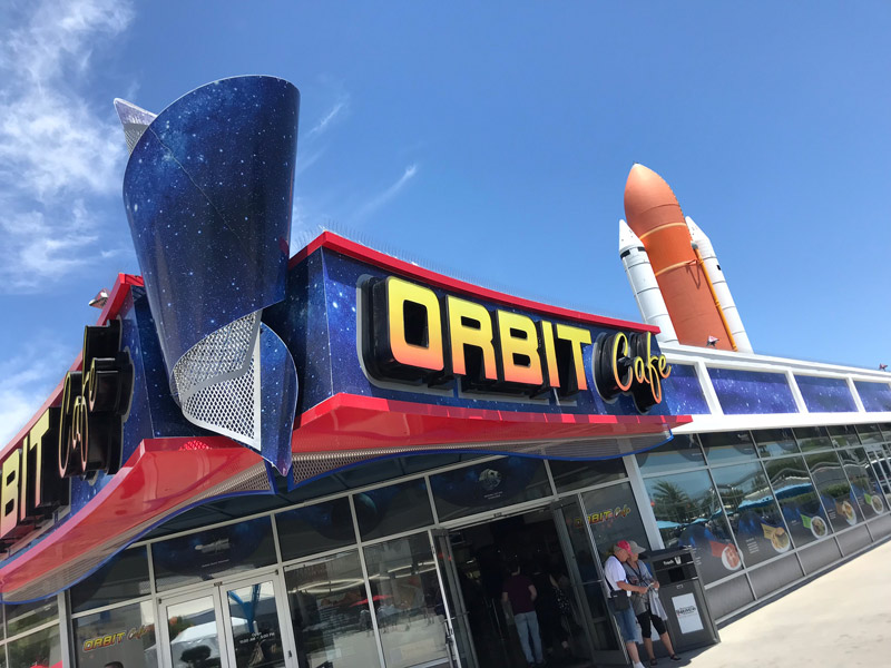 Orbit Cafe, um dos restaurantes no Kennedy Space Center